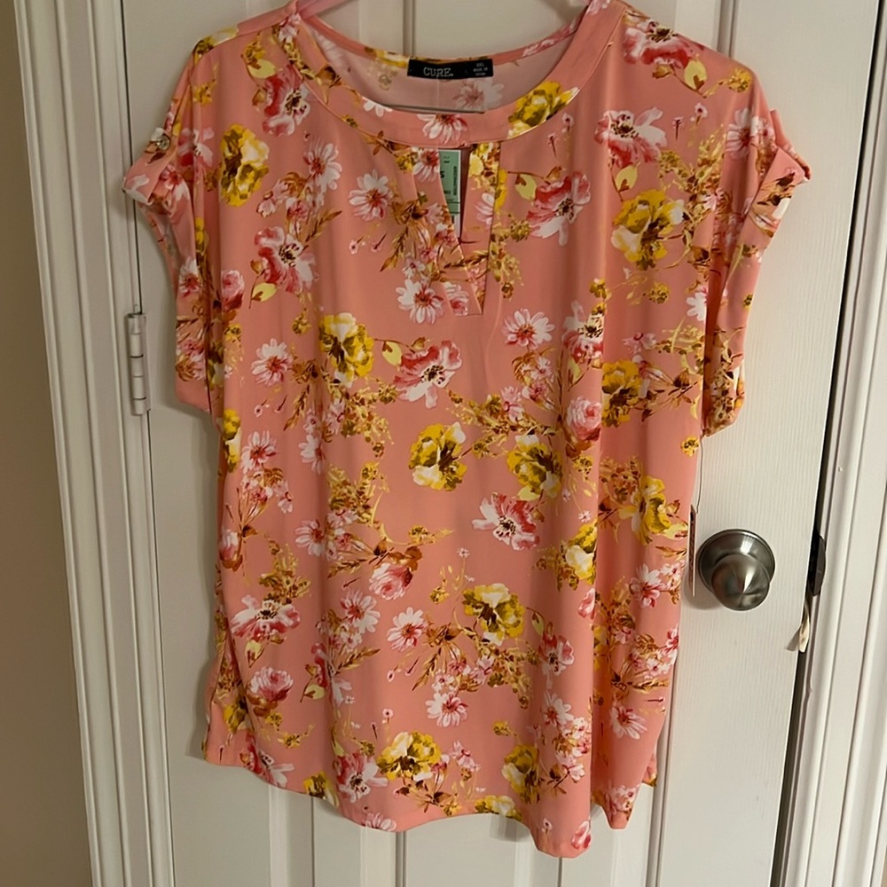 Pink floral top, 2x brand new never worn